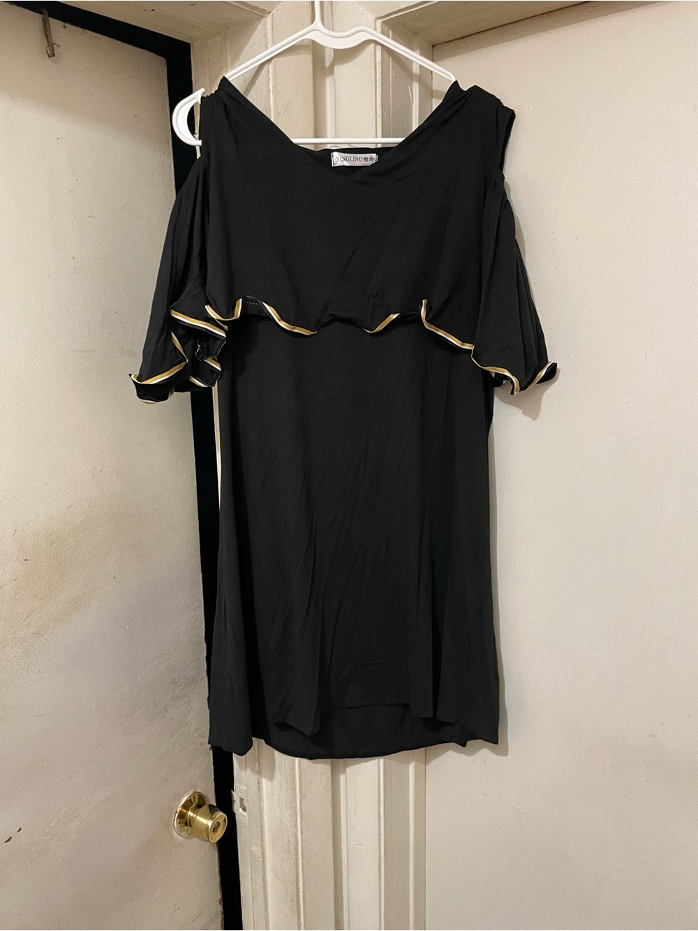 Women’s Black Cold Shoulder Ruffle Shift Knee Length Dress (See Measurements)